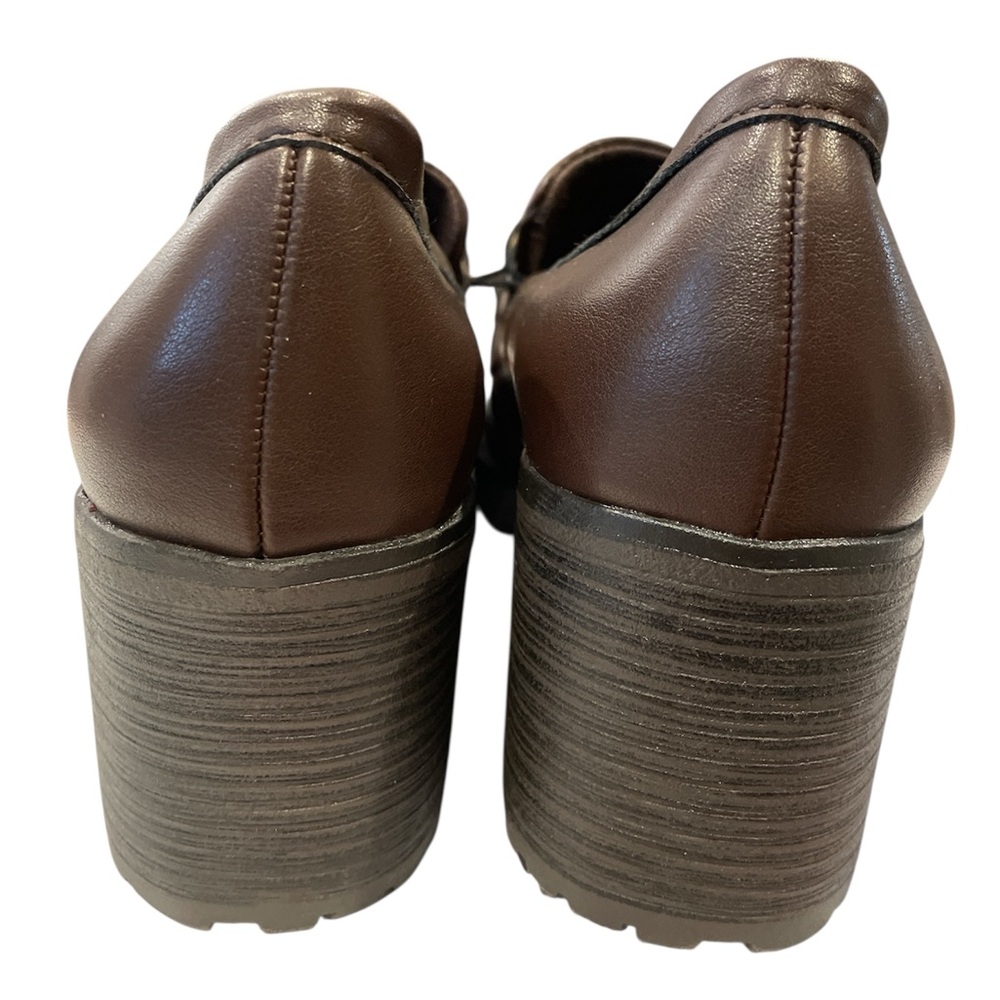 White Mountain Leather Loafers with Gold Accent - Picture 5 of 8